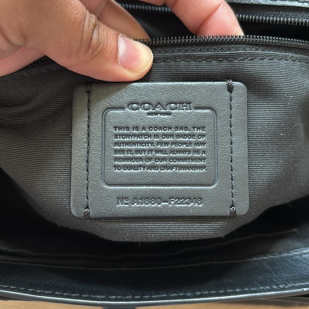 Coach Elegant Black Leather Shoulder Bag - Picture 14 of 16
